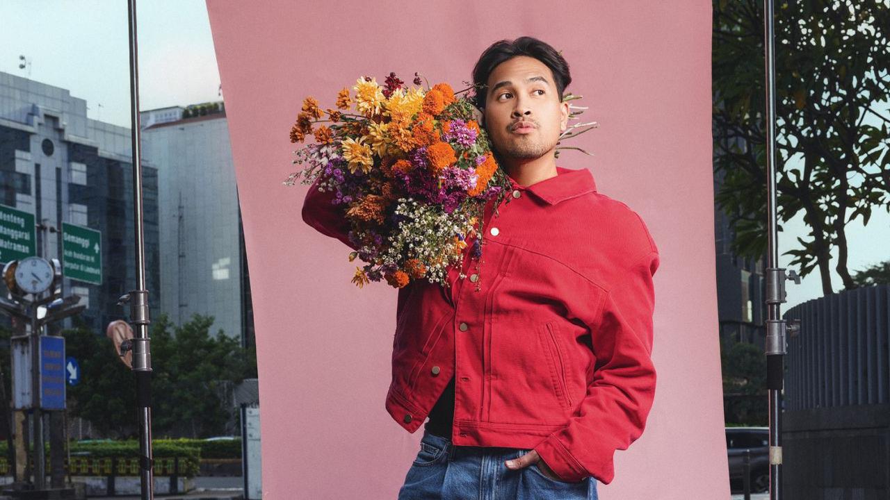 Adrian Khalif Kembali Viral Lewat “2001X”, Lagu Tentang Pasangan yang Tak Pernah Benar-Benar Berpisah