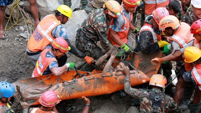 Dua Pekerja Ditemukan Hidup Setelah 9 Hari Terjebak di Terowongan Banjir Nepal